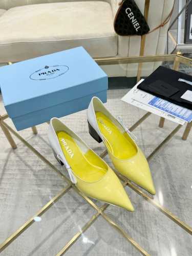 PRADR 普拉达 上新出厂价 进口真皮底 仿真皮底 Prad* Raf simons x 2024 aw 早春最新T台走秀粗跟系列款 鞋面：进口牛柒皮 内里：