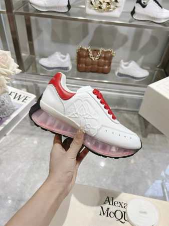 工厂价 上新alexander Mcqueen 亚历山大麦昆 2024春夏男sprint运动情侣款 鞋侧面饰有时尚个性字母seal Logo组合雕花标志 内里网 - 点击图像关闭