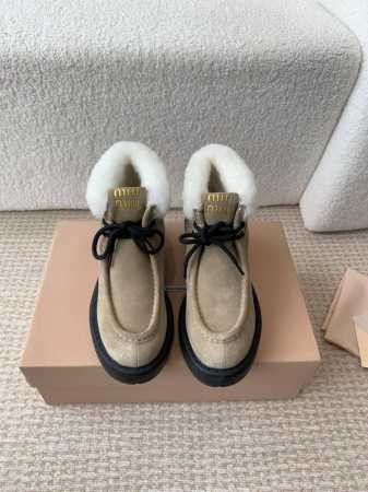 麂皮 擦皮牛皮 Miu Miu 24ss 秋冬走秀新款 羊毛 休闲短靴 今年最值得入手的靴子 没有之一！ 超多网红明星上脚 miumiu今年秋冬确实泰酷辣 秋冬 - 点击图像关闭