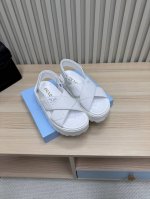 Prada 普拉达 25ss p家 25春夏厚底水台托鞋 双皮带扣复古风格 进口羊皮面料 羊皮内里 发泡大底 超轻 Zp五金扣Logo点缀 完美演绎高级简约风格