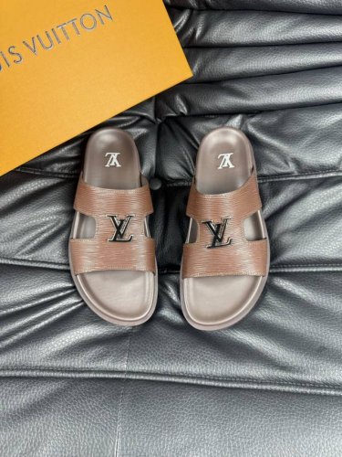 38-45 Louis V*高端精品 奢品拖鞋 1:1高端品质 休闲阳光宽松舒适型 最高版本高品质精品 经夏季必入哦
