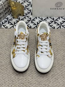 versac 时尚潮流 范思哲 Versace-范思哲 官网最新款休闲时尚中帮男鞋爆款版型简洁大气 潮男专属.独有的官网最新品牌元素时尚又大方 原版牛皮材质制造