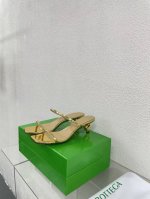原版一比一精钢开模结绳跟 双条带凉鞋 Bv Knot系列金属跟 金色 这款方头拖鞋简直Bv最新天花板啦 4彩色百搭 金属麻花跟 为了稳固耐穿特意采用特殊工艺 消