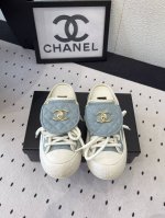 Chanel春夏新款半拖拖 超级喜欢这系列了 换上这款书包扣帆布鞋 感觉整个人心情都超级Nice 进口牛皮 帆布鞋面 牛皮内里 原版耐磨Tpu大底 Size：3