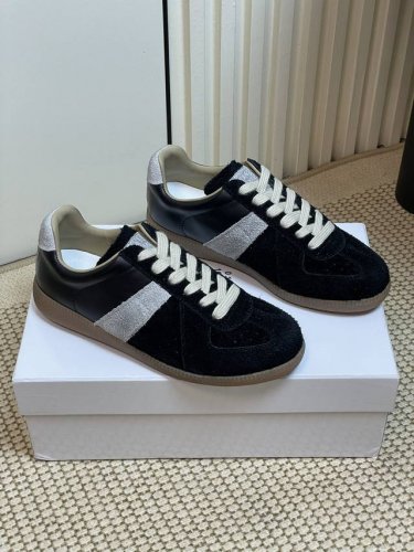 男10 Maison Margiela Mm6马吉拉经典德训鞋 25Ss最新出版面脏脏德训鞋 马吉拉最最舒服的德训鞋子了！复古感满满！随便穿搭就可以很高级！ 鞋