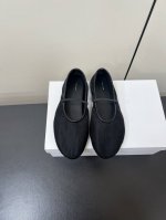 The Row 25Ss早春新款Sock网纱芭蕾舞鞋玛丽珍平底单鞋 第一眼看到这个鞋子就爱上了 带点复古味随意搭配都好看 各大网红博主都在穿它 整个鞋子非常柔软