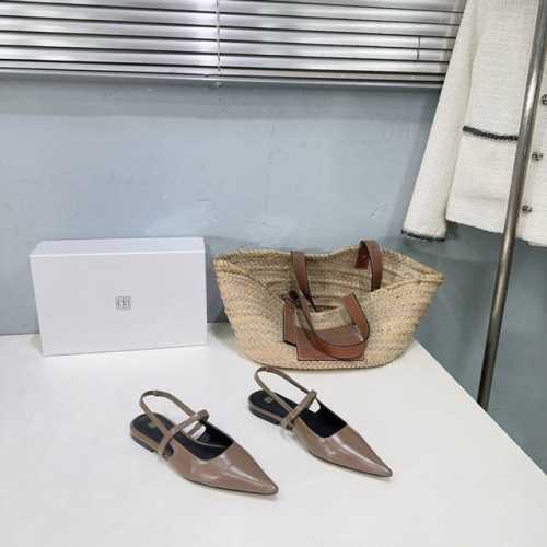 高品质出厂 ！小众潮牌Toteme25春夏 瑞士小众复古平底、猫跟尖头后空凉鞋！这种复古休闲的风格真的格外受欢迎，鞋型是今年流行的很火很复古的尖头头设计，相比圆