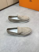 Hermes 爱马仕 -高端品质 原单休闲运动板鞋 -鞋面：反绒小牛皮、品牌'h'图腾横担装饰、鞋丹手工串缝马克线 -内里：水染牛皮 -大底：原版超轻Tpu发泡