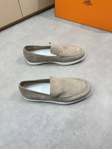 Hermes 爱马仕 -高端品质 原单休闲运动板鞋 -鞋面：反绒小牛皮、品牌'h'图腾横担装饰、鞋丹手工串缝马克线 -内里：水染牛皮 -大底：原版超轻Tpu发泡