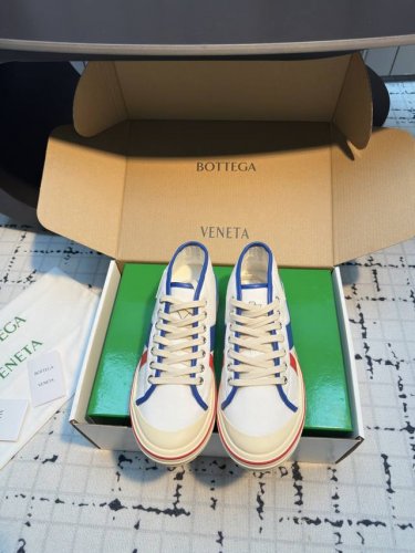 botteg* Veneta Bv25Ss 新款复古Eliot运动鞋上市即封神 Bv全新的 Eliot 以复古篮球鞋为设计灵感，童趣 的色彩焕发青春活力男女同款