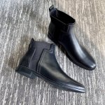 270。Tod's 托德斯女士踝靴，这款靴子一年可以穿三季 上脚舒服小平底，一点都不挑人，做工整齐走线完美，油边的皮条是一整条小牛皮，皮质与整体一样 切尔西短靴