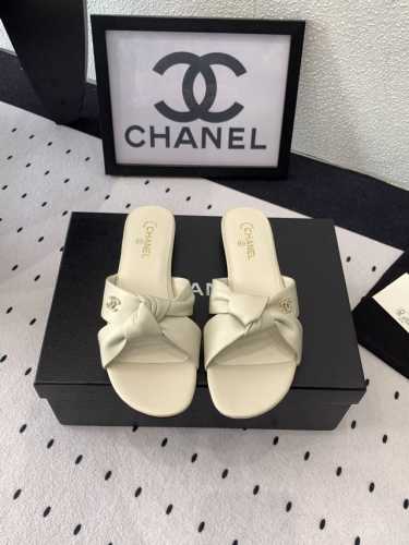 P330 Chanel新款早春拖鞋 高版本出货 这系列美得让人爱不释手 简约时尚休闲时髦 进口羊皮鞋面 羊皮垫脚 意大利真皮大底 Size: 35-39 40