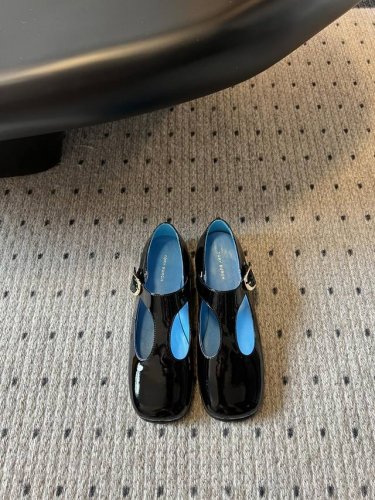 360 独家代购级 Toryburch 走秀款T字带玛丽珍单鞋 原版购入 1:1定制的一款Tb玛丽珍 刘雯同款 绝美的一款，小方头的设计又带有点复古的感觉 上脚