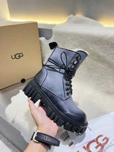UGG. 。独家首发马丁羊毛靴。爆款上市 材质：面料，头层进口小牛皮. 咖色.灰色上了雾腊 内里.垫脚.澳洲进口纯羊毛。 大底：独家私模。橡胶材质 工艺。纯手工
