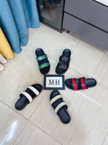 出厂价p Lv-路易威登 新品男士凉拖鞋，高端精品，鞋面精致压花Logo装饰，精细做工，鞋底超软，休闲宽松舒适型，夏季必入哦！ Size：38-44