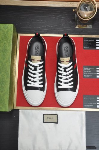 出厂价 Gucci 古奇 官网1:1运动男鞋火爆上市，采用原版布料+水染羊皮内里，再加官网原版1:1舒适大底。时尚百搭，着脚超舒适、透气。标准鞋码38 45 4