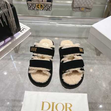出厂 Dior迪奥 24新款 Dioract系列 美拉德风皮毛一体魔术扣凉鞋 Dior超可爱毛毛拖来咯 同布最新款专柜毛毛拖 我相信是很多时尚宝宝的必备款也 是 - 点击图像关闭