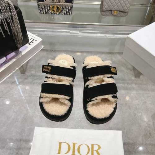 出厂 Dior迪奥 24新款 Dioract系列 美拉德风皮毛一体魔术扣凉鞋 Dior超可爱毛毛拖来咯 同布最新款专柜毛毛拖 我相信是很多时尚宝宝的必备款也 是
