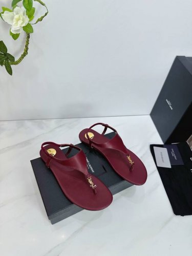 出厂 Saint Laurent圣罗兰25Ss 超火的凉鞋 单鞋专柜同步上新 各大明星网红纷纷上脚 款式时髦百搭 简约又高级 把优雅做到极致 上脚女神范爆棚 1