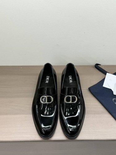 dior迪奥高端男士精品休闲皮鞋 鞋面进口牛皮 水染牛皮内里 进口真皮大底 完美细节无可挑剔 标准码39-44 45定做不退不换 现货