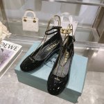 出厂价Pp Prada 普拉达 Ss春夏新品 闪亮登场 玛丽珍凉鞋，小红书各大博主推荐，1-1开发 面料 漆皮 绒面 羊皮内里 跟高:4Cm 码数：35一39