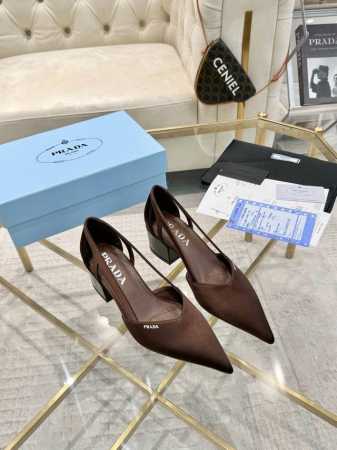 PRADR 普拉达 上新出厂价 进口真皮底 仿真皮底 Prad* Raf simons x 2024 aw 早春最新T台走秀粗跟系列款 鞋面：进口真丝 内里：进 - 点击图像关闭