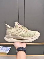 Moncler蒙口男士户外系带运动鞋 具有舒适防滑性能 专为户外跑步或都市漫步而设 兼备创新 功能性与图形细节于一体 从高山氛围汲取灵感 诠释潮流时尚 多种原版