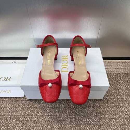 工厂价 迪奥 Dior 2024春夏高定系列新款 D-Ramour 标志性电绣藤格纹低跟芭蕾舞女鞋 Cd字母logo珍珠扣粗跟蝴蝶结中空凉鞋 材质：进口混种小牛