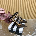春夏新款 Aquazzura Zp 原版开模 新品烫钻 兔子高跟凉鞋 采用原版定制真丝制成，原版开模施华洛奇水钻装饰扣，超闪 大底金色标志性菠萝微标赋予单品丰富