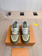 配饰30 louis Vuiton 路易威登 新款 Lv Trainer系列板鞋篮球鞋 Lv Trainer运动鞋是由设计师Virgil Abloh由复古篮球鞋
