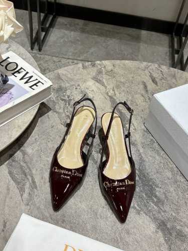 Dior2025 春夏新品钢印字母Logo单鞋 凉鞋系列 单鞋 高跟鞋 顶级版本 延续D家永恒经典！这款鞋低调不失华丽 性感又不显张扬 鞋型是大家都爱的秀气款