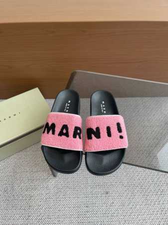Marni 夏季新款 情侣鞋 凉拖鞋 夏天该有的气息 一字拖必备单品百搭款谁穿谁美，夏日最耀眼超完美的细节 绝不辜负你们的期待！鞋面 进口羊毛 跟高平底 鞋底 - 点击图像关闭