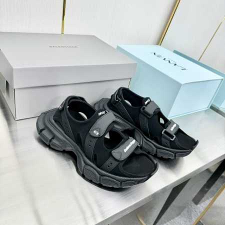 Balenciaga巴黎世家3Xl新款情侣沙滩凉鞋 7层组合大底原版本 新款凉鞋鞋强势出货 重工打造 所有配件均通过定做出产正品裁片 正确字体电绣 粗细、位置、 - 点击图像关闭