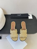 celin* 塞林凯旋门做旧平底拖鞋 简单舒服 干净利落 做旧牛仔真的太美啦 无论是单穿还是搭配阔腿裤 高街又复古一起来做Celine女孩 鞋面 原版牛仔 内里