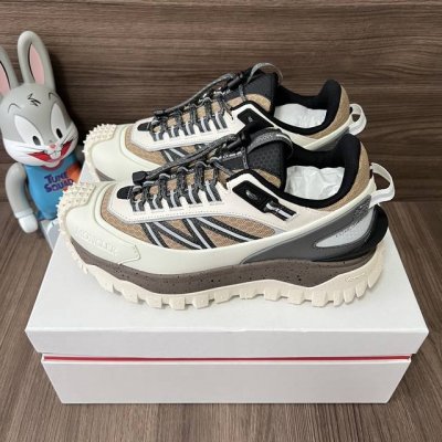顶级版本Moncler盟可睐Trailgrip网布系带圆头低帮运动休闲鞋灰白色。 码数：36-46码 编码: I109A4M00260M296 全套得物包装：毒
