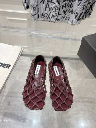 出 . Jil Sander 吉尔桑达 25Ss最新编织皮网凉鞋 鞋面：定制进口小牛皮 垫脚：羊皮 鞋底：意大利真皮大底 颜色：黑、白、红、棕 码数：35-39 - 点击图像关闭