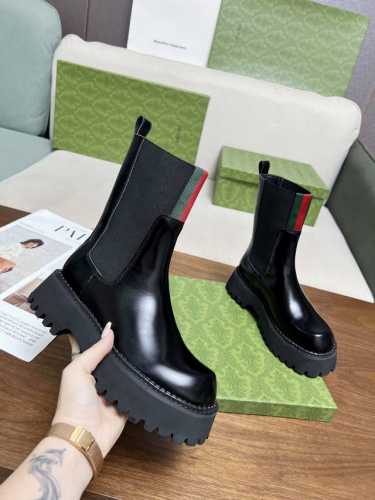 2024最新版古琦GUCCI百搭绑带马丁靴，方便穿脱‘品牌织带拼色搭配 跟高：5cm 面料：牛皮 开边珠 内里 垫脚：羊皮里。 大底是发泡大底材质 颜色：黑色
