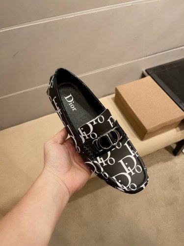 实价 Dior 官方新款 意大利名模贵族们爆款 Dior时尚界的佼佼者 无可超越 官方高品质精品高端豆豆鞋 适合驾车 休闲 白领 商务男士首选 明星周杰伦同款