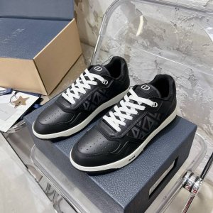 470 顶级版本经典B27系列Dior 迪奥休闲运动板鞋 入秋首选 潮人必备人手一双毫不夸张 #Dior欧式穿搭N多网红打卡，低饱和色调超百搭 极简风让人很难不