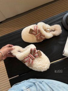 橙子出厂价 UGG 民族风蝴蝶结毛毛拖鞋 包头半拖 卷毛绒拖鞋 两色 万人在找的拖！来了 时尚休闲棉鞋 搭配可爱的蝴蝶结 码数：35-40