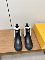 LOUIS VUITTON fw24 升级版切尔西短靴 lv ruby 短靴新品，2024爆款，哈哈新款的靴靴非常特别，平底靴在硬朗和柔美之间激发潮流魅力，可可