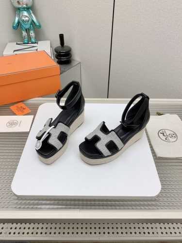 出厂女款 高版本 H家 秋冬新款 HERME*S最近火到不行的麻绳包边厚底一字拖，搭配各种彩色袜子，潮爆了鞋面：进口小牛皮内里：进口混种羊皮里大底：麻绳包边，P