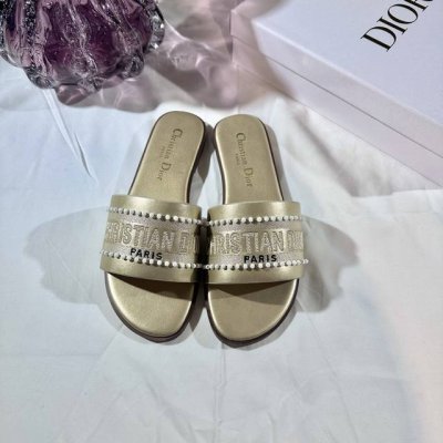 橙子出厂价p dior 迪奥春夏新款 珍珠刺绣平底拖鞋 休闲凉拖 一字拖 码数 35-42