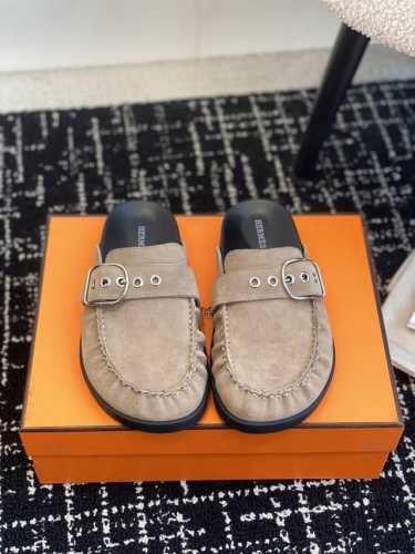 代购级 最新升级版本 Hermes 爱马仕呆萌穆勒半拖勃肯鞋 夏天真的太需要百搭拖鞋了 怎么搭配都好看，随意且高级的感觉 舒适度也很棒，搭配各种彩色袜子，潮爆了