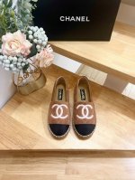 chanel香奈儿 25Ss 新款早春双C拼色 麂皮小牛皮 渔夫鞋 原版开发，正品工艺，手工折边后缝合，纯手工缝马克线，鞋正中间的双C Logo点缀恰到好处，简