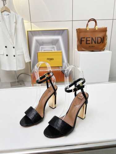 FEND1 走秀款，Delfina圆头凉鞋真皮底 定制橡胶底 独家顶级货源！ 单品中的天花板，高级感满满，无论搭裙子还是裤装都透露出高级、大气的气质！无敌质感