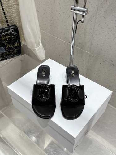 顶级版 Celine 赛琳早春新款春夏新品凯旋门罗马粗跟拖鞋 非常高级的一款凯旋门设计极具品牌辨识度，超级好看百搭，好少女 鞋面：进口漆皮 内里：进口山羊皮 大