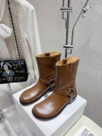 出厂 LOEWE 罗意威 秋冬新款 圆头牛皮平底时装靴短靴 简约大气时髦 耐看不过时 是时尚圈永不退潮的经典所在 复古的英伦风格 让你穿出不一样的气质.对版原版