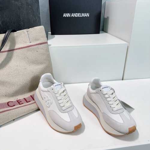 高品质 ！Ann Andelman 25春夏新款赵露思同款松糕厚底小白鞋阿甘休闲鞋！ 鞋身采用纯白色外观和独特层叠曲线设计，呈现出当代建筑的抽象化形象！以极简质