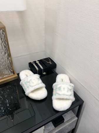 出厂价 高端品质 香家 2024秋冬羊毛拖、爆款来袭 顶级 品质、完美细节、市场最高版本、你值 拥 :Lvu 原版进口高密度发泡大底 进口皮毛一体羊毛进口香家布 - 点击图像关闭